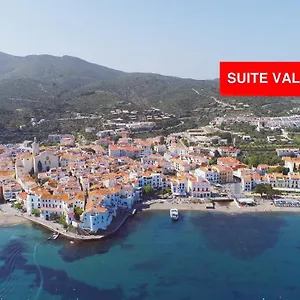 Beachfront In Center Cadaqués